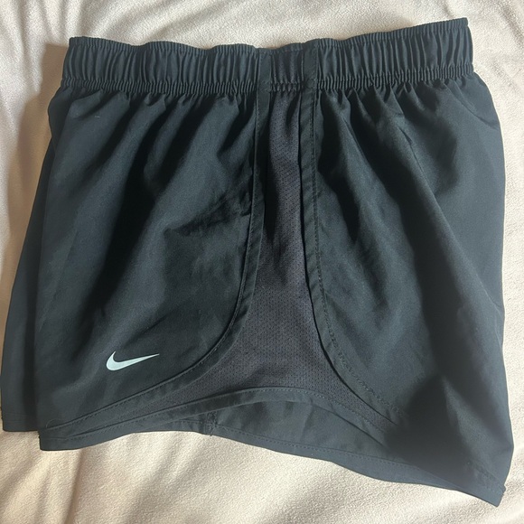 Nike Dri-fit black shorts - Picture 4 of 6